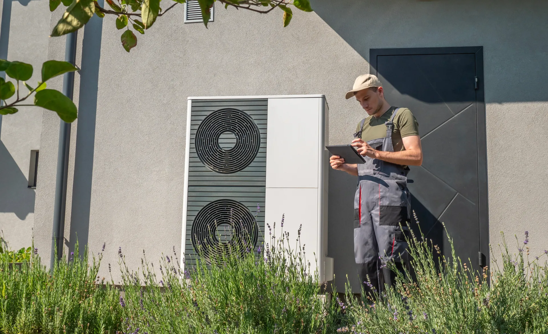 Wartung einer Wärmepumpe durch den Münchner Fachbetrieb